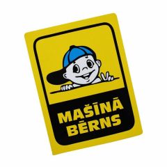 Uzlīme auto - mašīnā bērns, puika